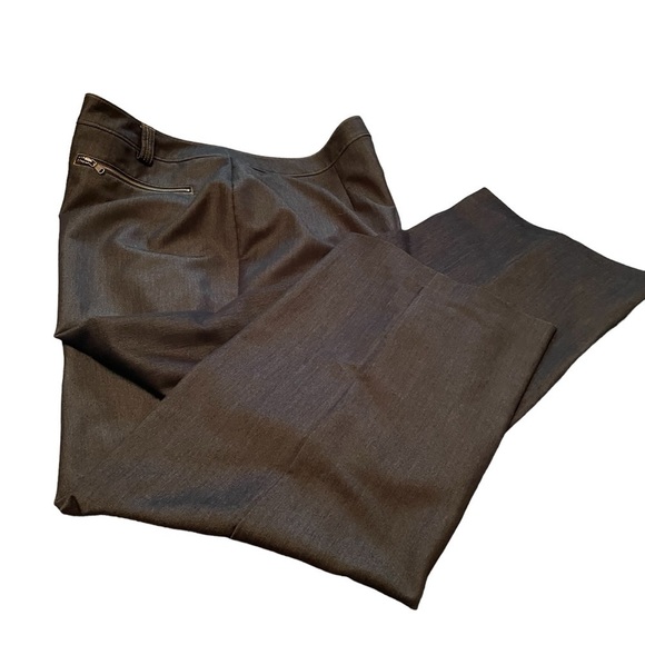 Slightly Curvy Fit- Dress Pants -Size 22-Front zippered pockets-Belt loops - Picture 7 of 10